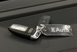 sininen Audi e-tron 2021 kuva 33.