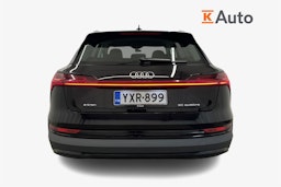 musta Audi e-tron 2021 kuva 3.