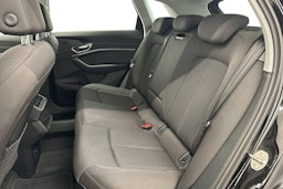 musta Audi e-tron 2021 kuva 10.