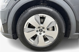 musta Audi e-tron 2021 kuva 11.