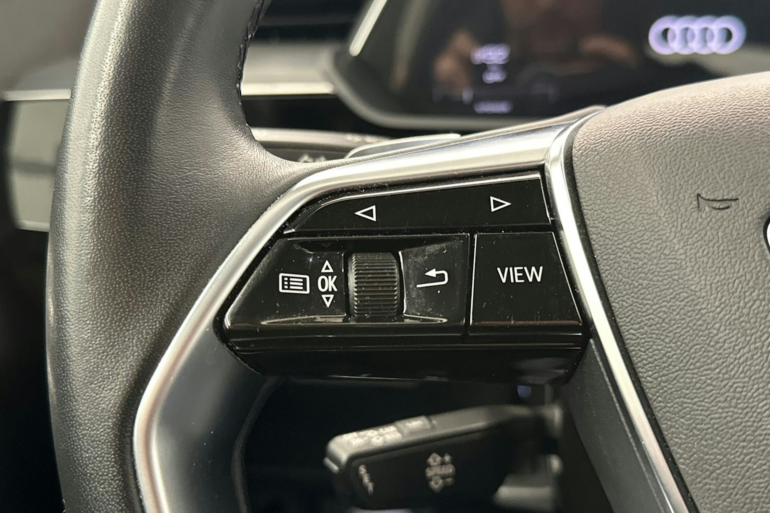 musta Audi e-tron 2021 kuva 14.