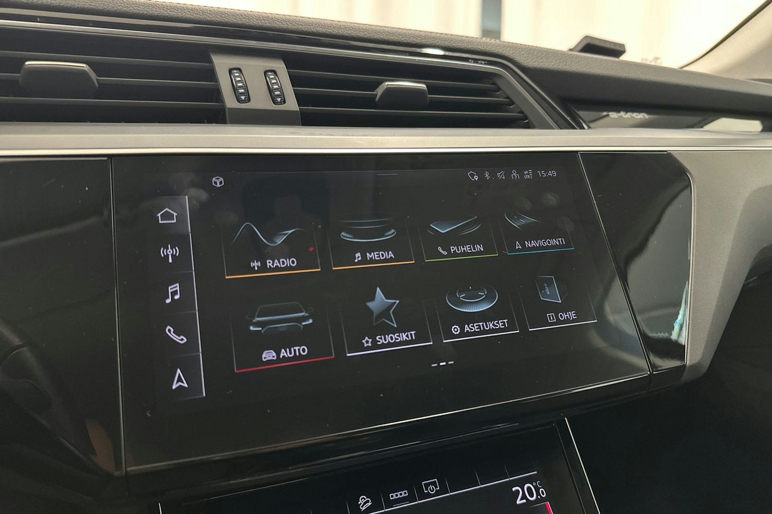 musta Audi e-tron 2021 kuva 16.