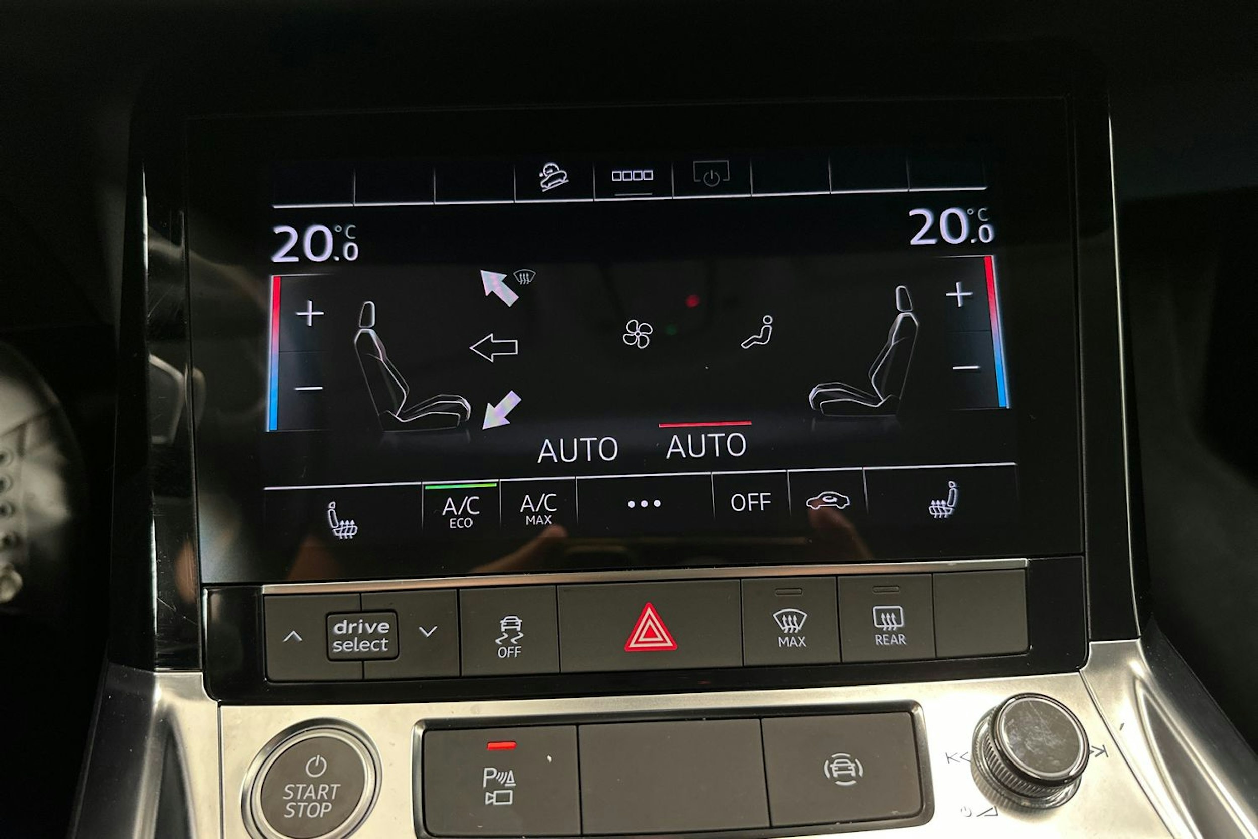 musta Audi e-tron 2021 kuva 22.