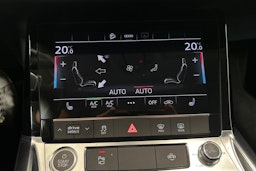 musta Audi e-tron 2021 kuva 22.