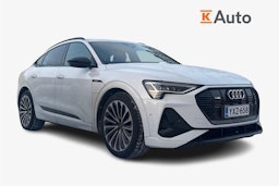 valkoinen Audi e-tron 2021 kuva 1.