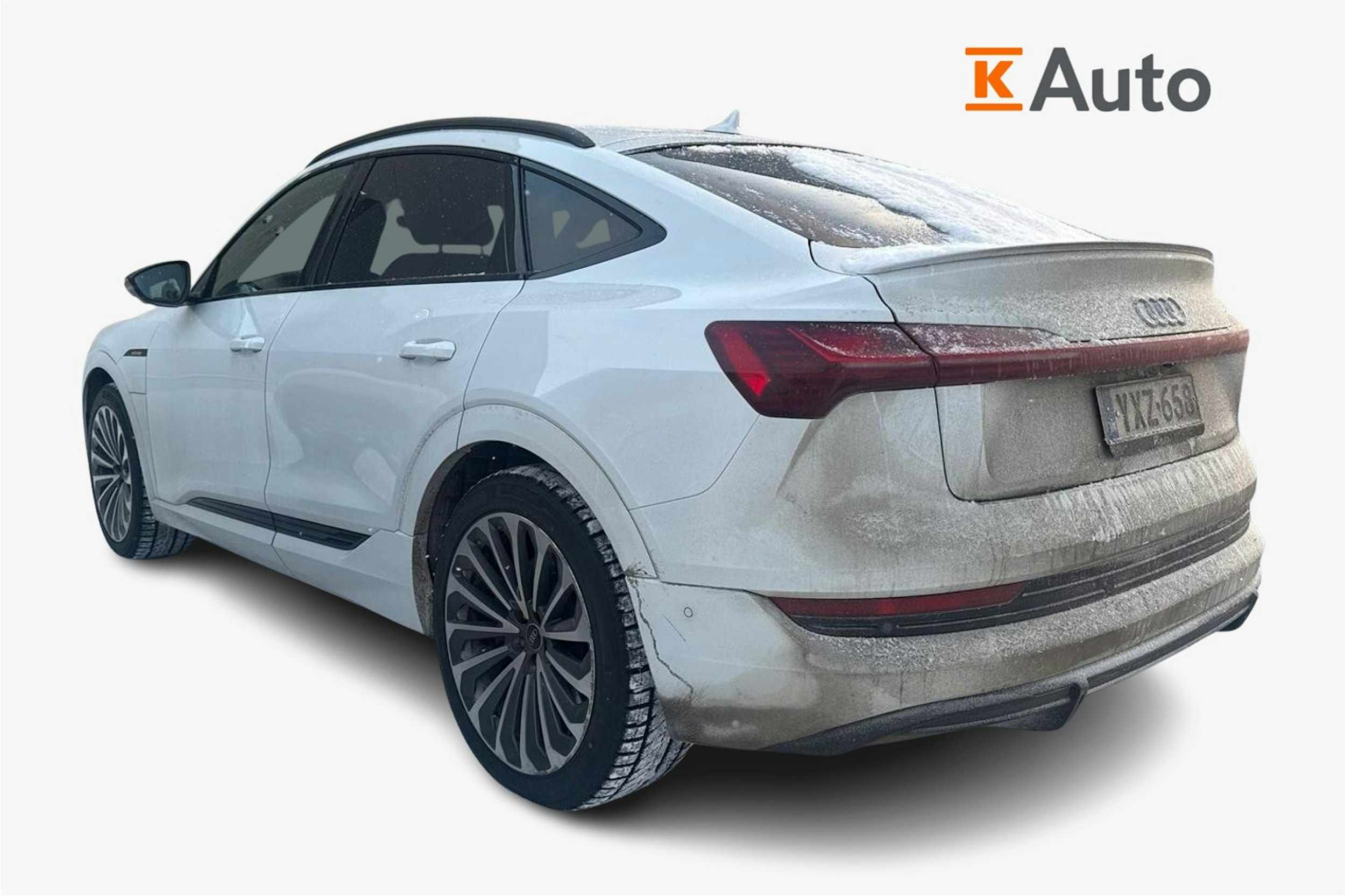 valkoinen Audi e-tron 2021 kuva 2.