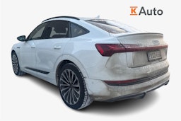 valkoinen Audi e-tron 2021 kuva 2.