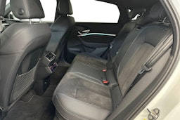 valkoinen Audi e-tron 2021 kuva 10.
