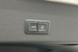 valkoinen Audi e-tron 2021 kuva 18.