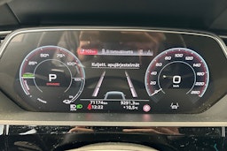 valkoinen Audi e-tron 2021 kuva 20.