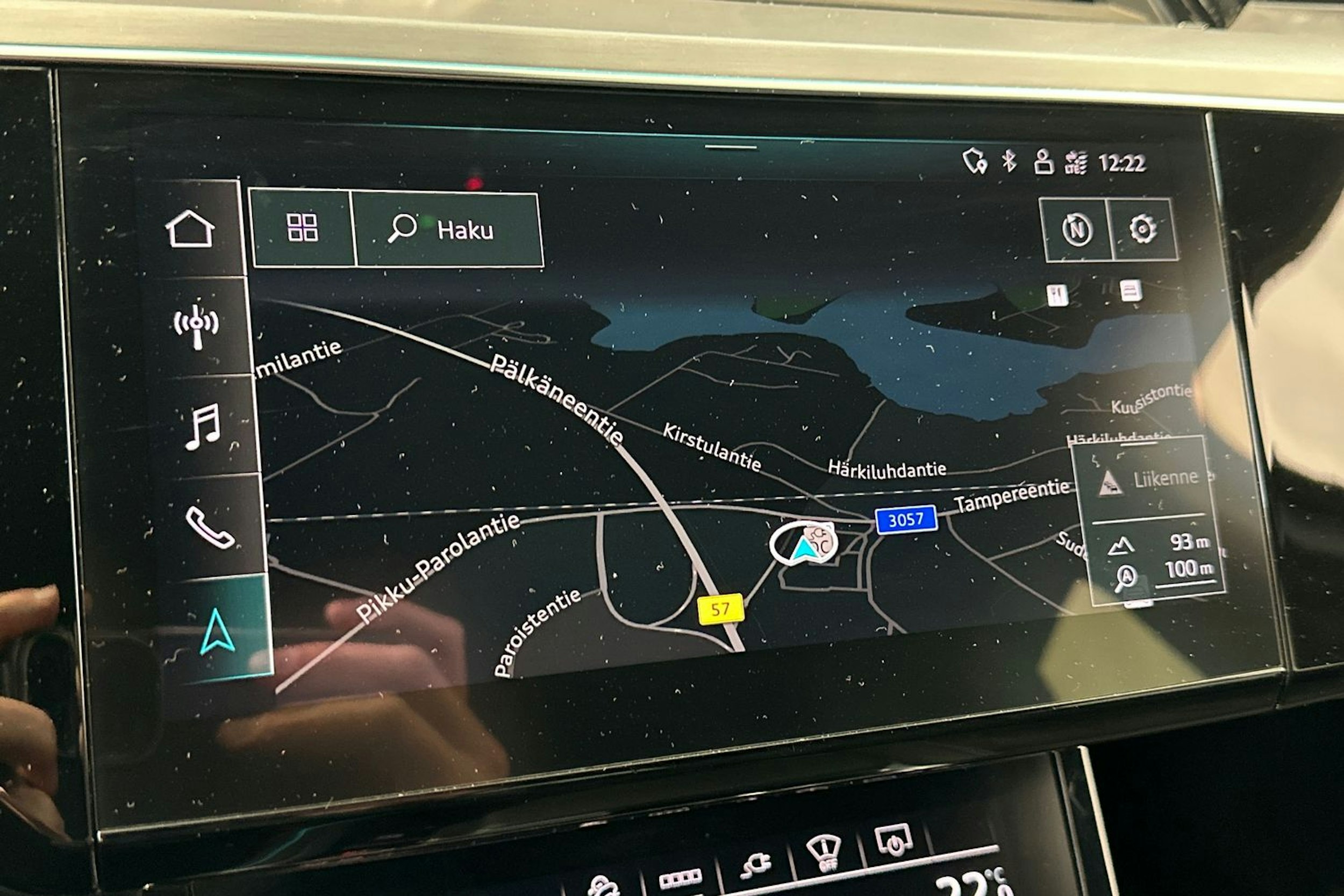 valkoinen Audi e-tron 2021 kuva 21.