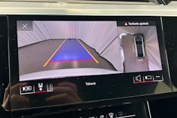 valkoinen Audi e-tron 2021 kuva 22.