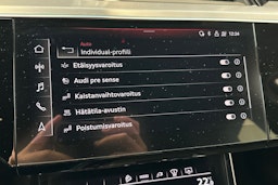 valkoinen Audi e-tron 2021 kuva 25.