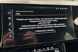 valkoinen Audi e-tron 2021 kuva 27.