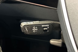 valkoinen Audi e-tron 2021 kuva 30.