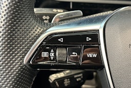 valkoinen Audi e-tron 2021 kuva 31.