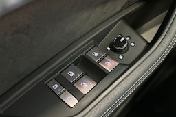 valkoinen Audi e-tron 2021 kuva 33.