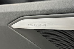 valkoinen Audi e-tron 2021 kuva 34.