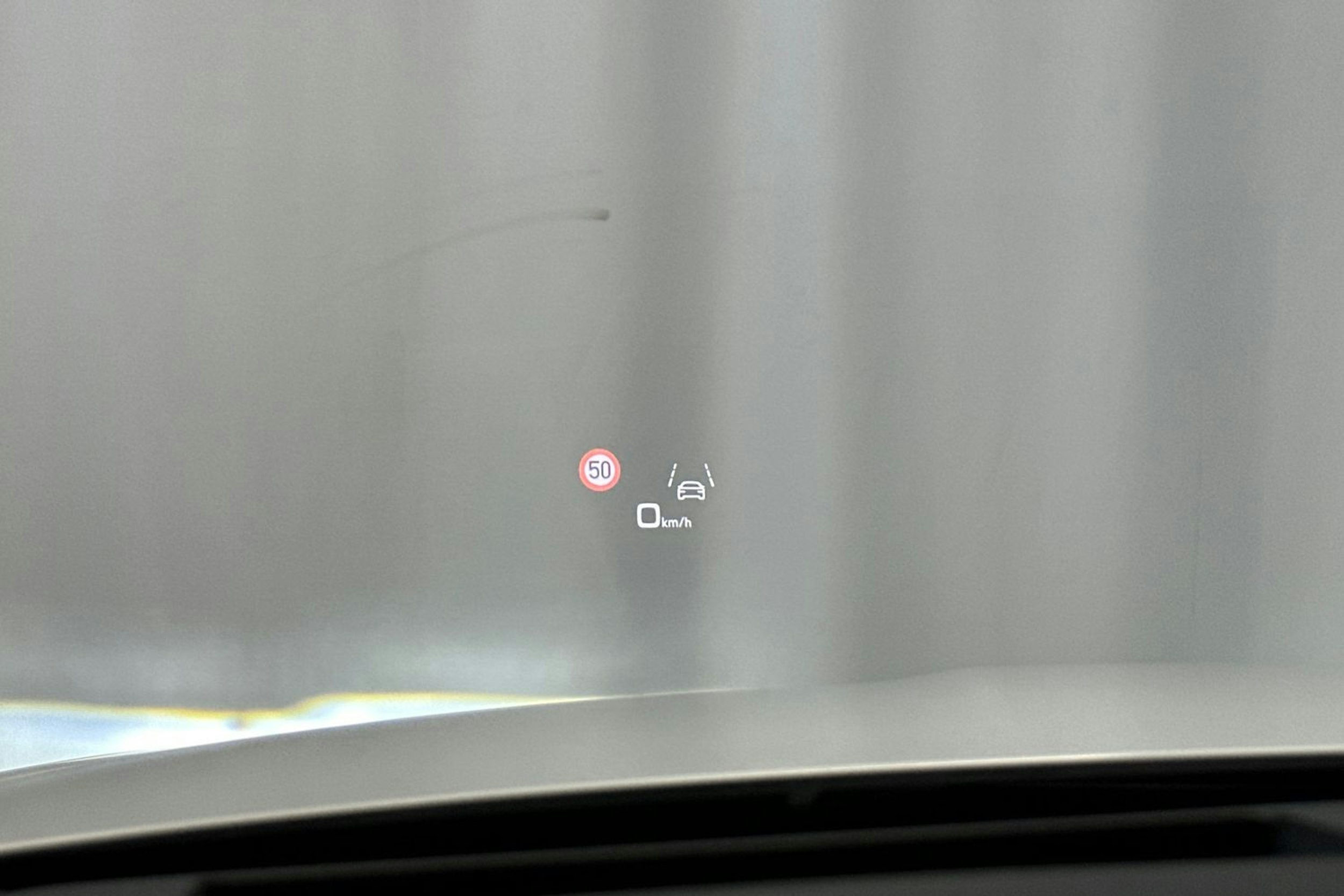 valkoinen Audi e-tron 2021 kuva 35.