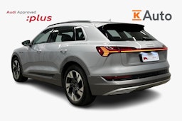 harmaa Audi e-tron 2022 kuva 2.