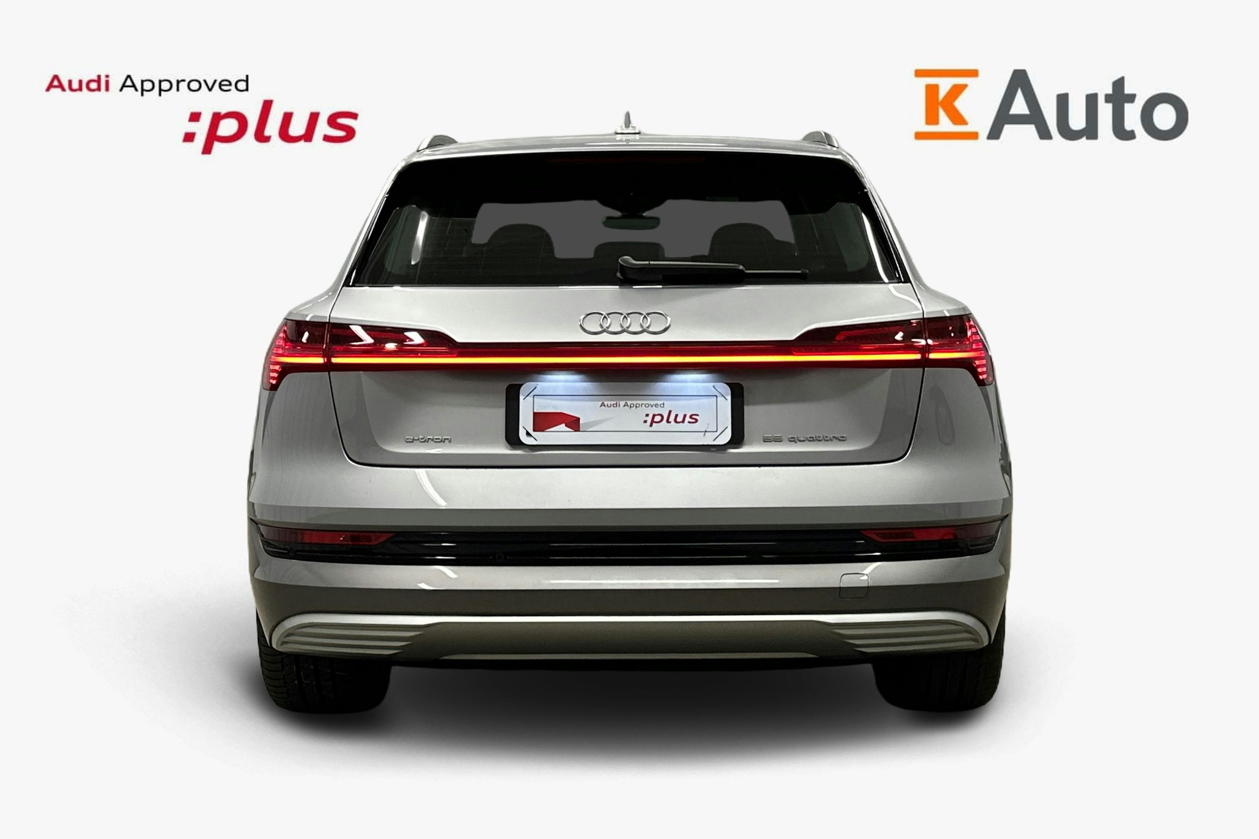 harmaa Audi e-tron 2022 kuva 3.