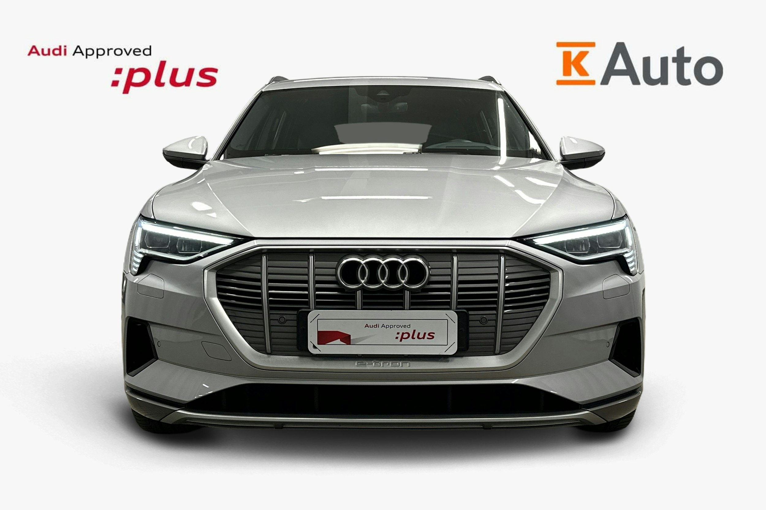 harmaa Audi e-tron 2022 kuva 4.