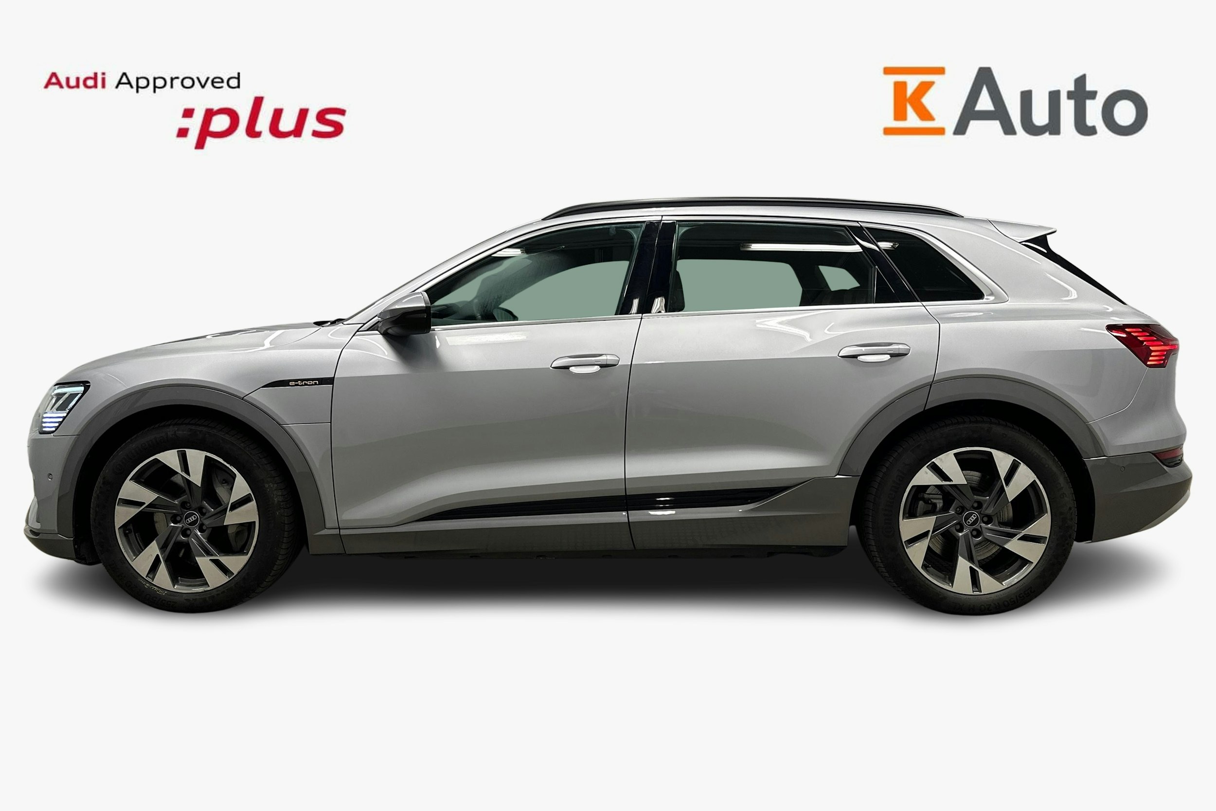 harmaa Audi e-tron 2022 kuva 5.