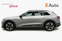 harmaa Audi e-tron 2022 kuva 5.