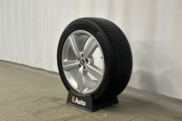 harmaa Audi e-tron 2022 kuva 10.