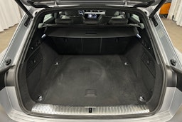 harmaa Audi e-tron 2022 kuva 11.