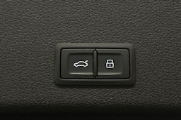 harmaa Audi e-tron 2022 kuva 12.