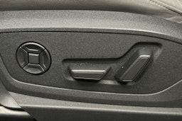 harmaa Audi e-tron 2022 kuva 14.