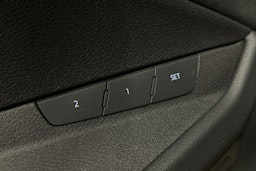 harmaa Audi e-tron 2022 kuva 15.
