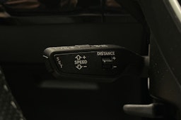 harmaa Audi e-tron 2022 kuva 19.