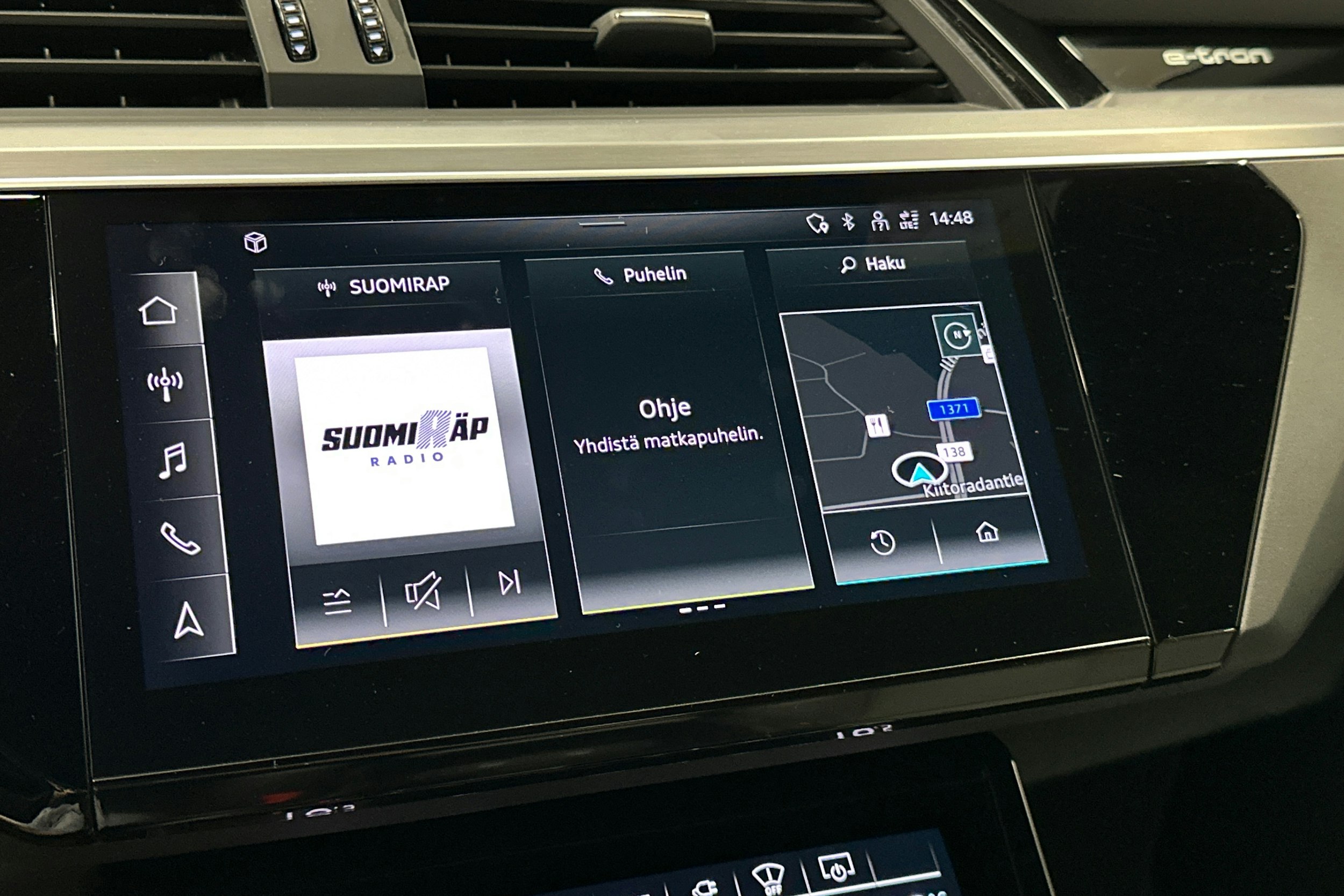 harmaa Audi e-tron 2022 kuva 22.