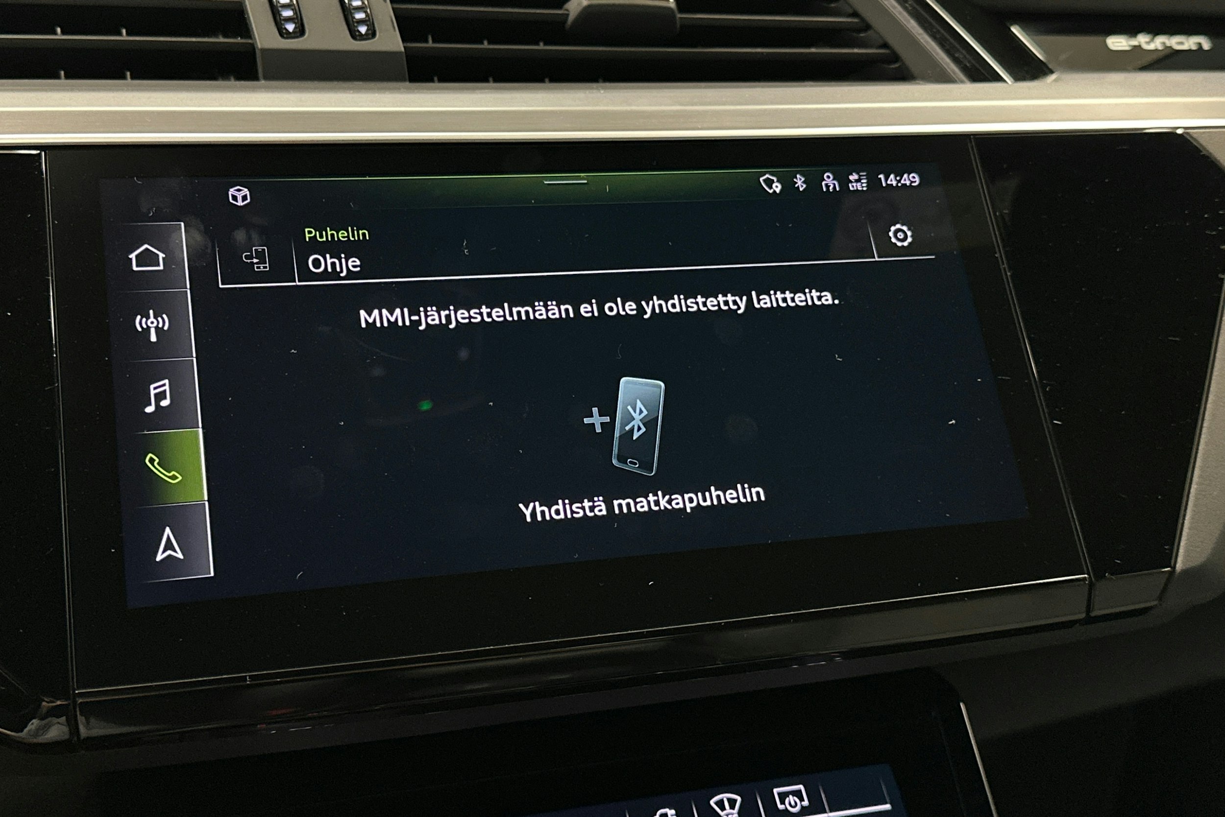 harmaa Audi e-tron 2022 kuva 24.