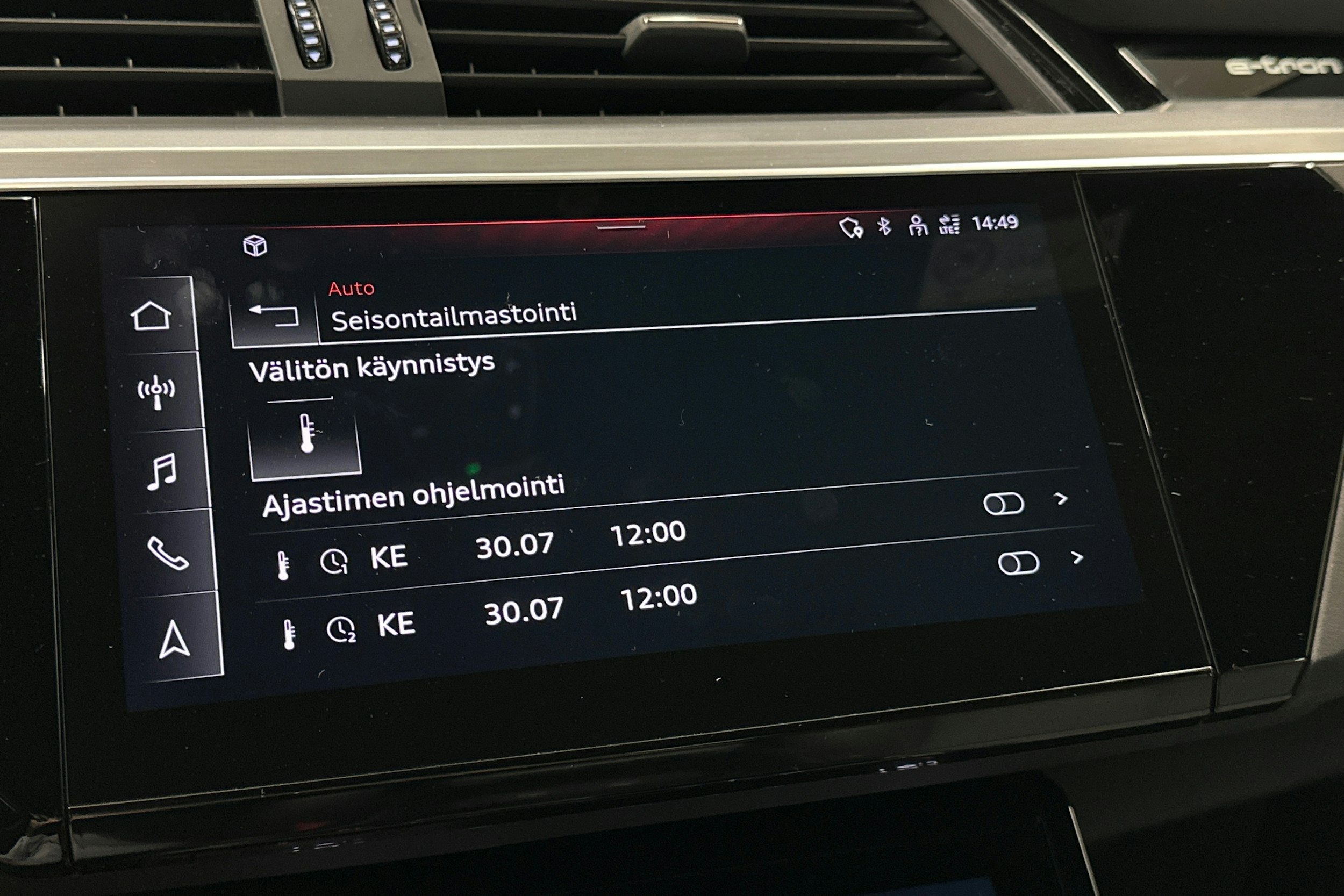 harmaa Audi e-tron 2022 kuva 26.
