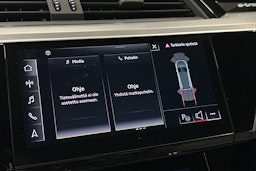 harmaa Audi e-tron 2022 kuva 29.