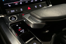 harmaa Audi e-tron 2022 kuva 31.