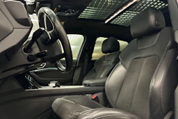 musta Audi e-tron 2021 kuva 4.