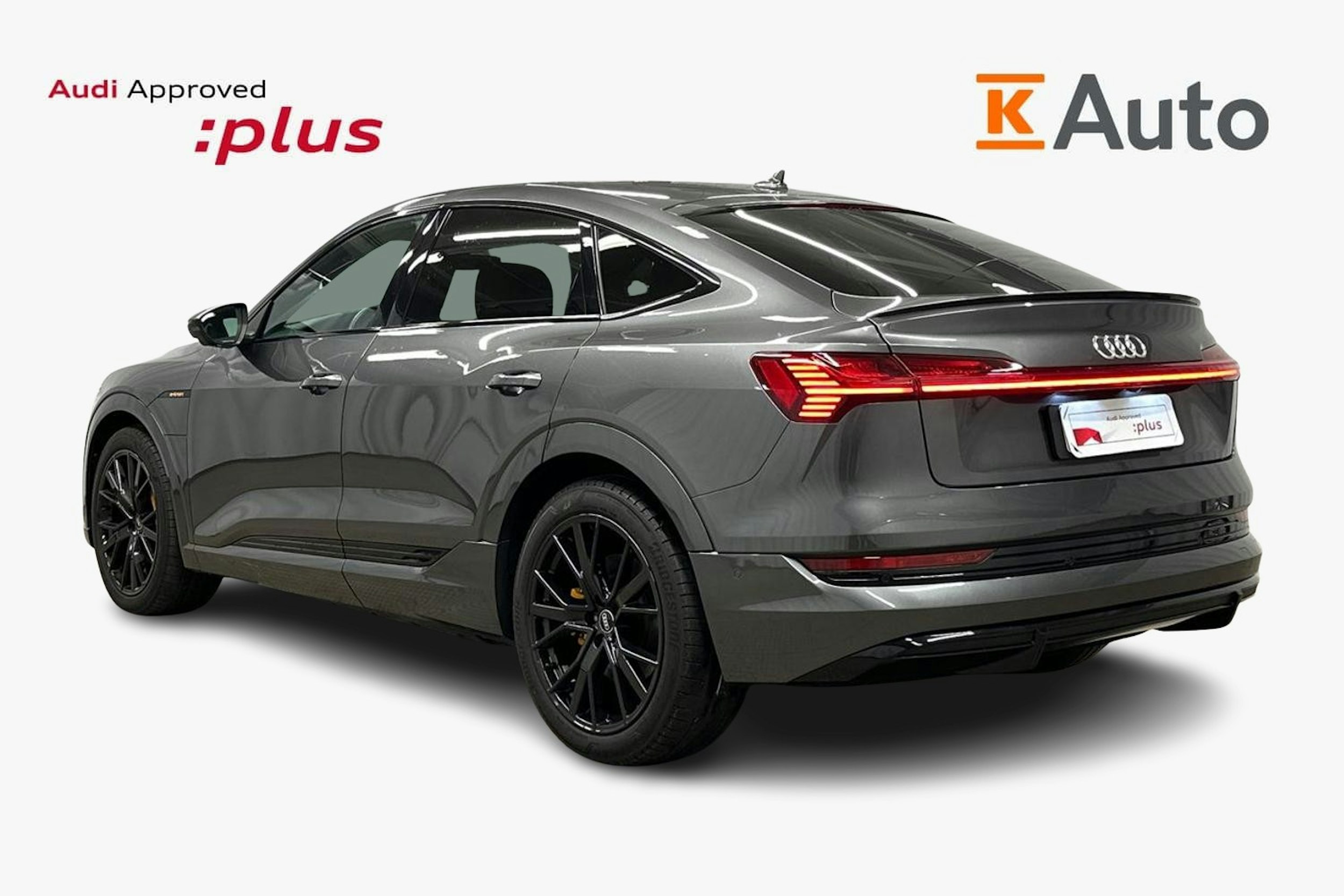 harmaa Audi e-tron 2022 kuva 2.