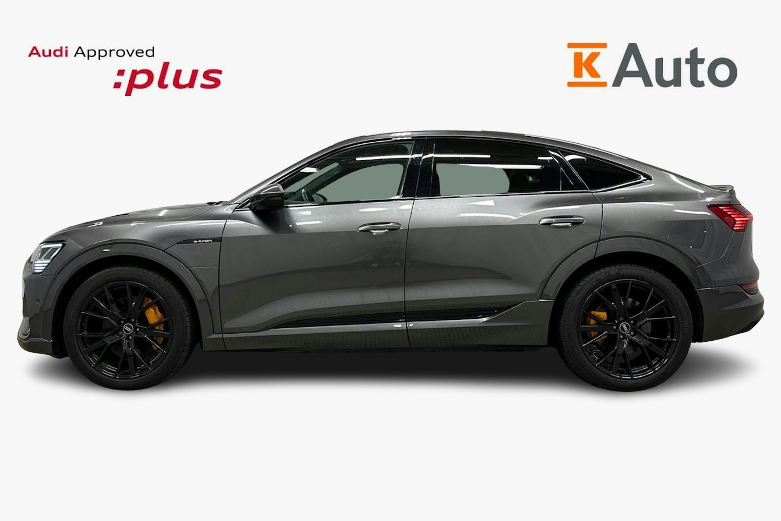 harmaa Audi e-tron 2022 kuva 6.