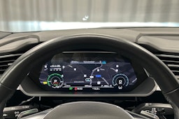 harmaa Audi e-tron 2022 kuva 15.