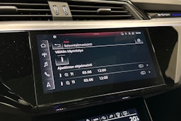 harmaa Audi e-tron 2022 kuva 20.