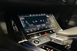 harmaa Audi e-tron 2022 kuva 25.