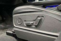 harmaa Audi e-tron 2022 kuva 27.