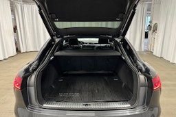 harmaa Audi e-tron 2022 kuva 31.