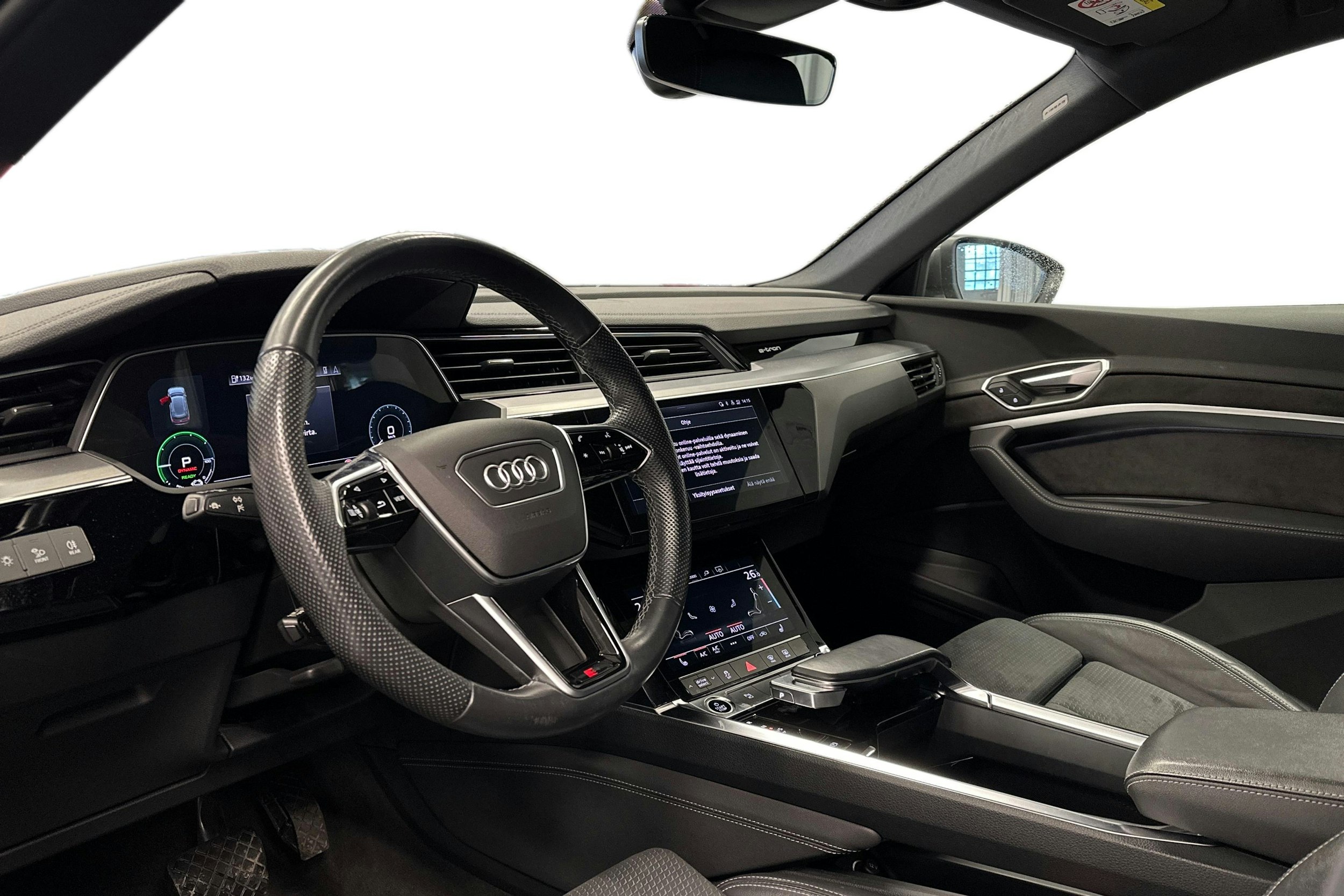 harmaa Audi e-tron 2022 kuva 3.