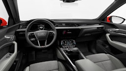 punainen Audi e-tron 2022 kuva 8.