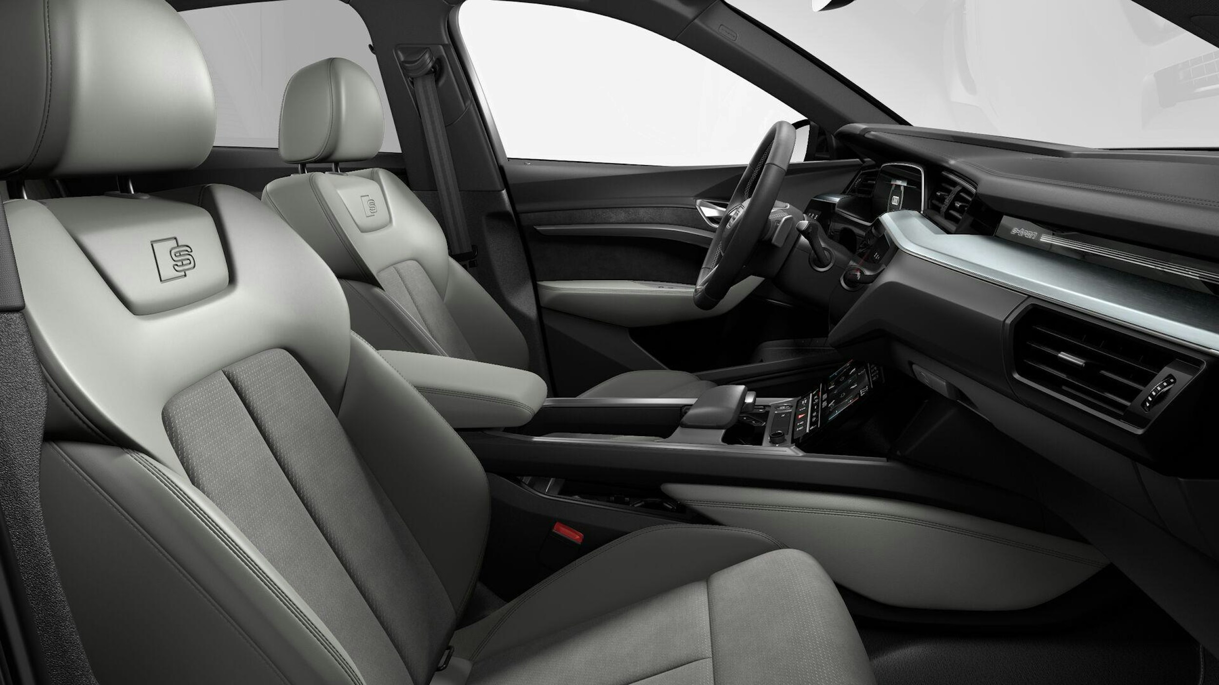 musta Audi e-tron 2022 kuva 8.